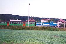 lokomotiva 734 taha osobny vlak, Hronsek, 2.9.2004 vlaky v Banskej Bystrici