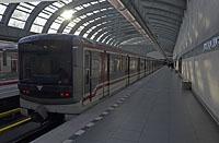 Praha: 81-71M na linke A, 22.11.2017 MHD Praha
