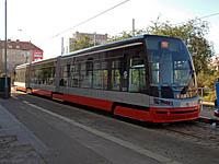 Praha: Škoda 15T počas testov, Pankrác, 10.10.2010 MHD Praha