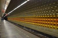 Praha: stanica linky metra A Hradčanská, 22.11.2017 MHD Praha