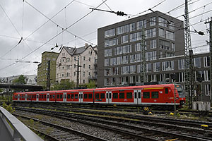 Ulm: regionálna jednotka Siemens Transportation Systems/Bombardier/DWA radu 425.3 DB Regio, 11.5.2023 Ulm