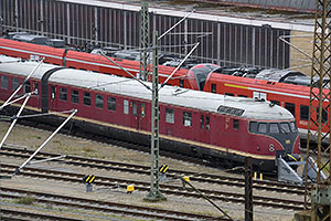 Ulm: historická dieslová jednotka radu 612 (VT12.5), DB VT 12 506, 11.5.2023 Ulm