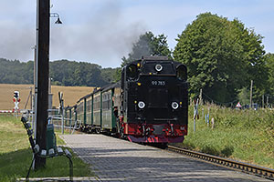 Rujana: Rügensche BäderBahn (RüBB), lokomotíva 99 1783-2 (rad DR 99.77-79), 29.7.2022 Rujana