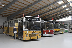 Jystrup: Sporvejsmuseet Skjoldenæsholm, Volvo #HT 1596 (Hovedstadsområdets Trafikselskab) z roku 1983, Volvo B 10 M #OB 140 (Odense Bytrafik) z roku 1987, 24.7.2022 Sporvejsmuseet