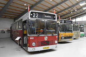 Jystrup: Sporvejsmuseet Skjoldenæsholm, Volvo B 10 M #OB 140 (Odense Bytrafik) z roku 1987, DAB Serie 12 #ÅS 287 (Århus Sporveje) z roku 1991, 24.7.2022 Sporvejsmuseet