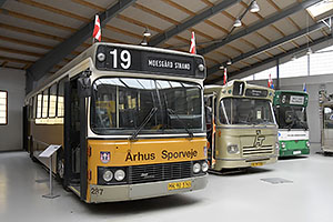 Jystrup: Sporvejsmuseet Skjoldenæsholm, DAB Serie 12 #ÅS 287 (Århus Sporveje) z roku 1991, Leyland-DAB #HT 428 (Hovedstadsområdets Trafikselskab) z roku 1969, 24.7.2022 Sporvejsmuseet