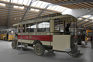 Jystrup: Sporvejsmuseet Skjoldenæsholm, autobus De Dion Bouton D-T #FS 1 (Frederiksberg Sporveje) z roku 1913, 24.7.2022 Sporvejsmuseet