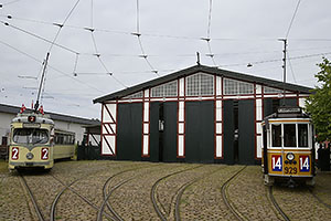Jystrup: Sporvejsmuseet Skjoldenæsholm, električky Düwag #RBG 2412 (Rheinische Bahngesellschaft) z roku 1957 a NESA 929 (Nordsjællands Elektricitets-og Sporvejs Aktieselskab) z roku 1934, 24.7.2022 Sporvejsmuseet