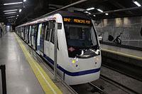 Madrid: úzke metro CAF série 3000 - Boa, 9.3.2016 Madrid