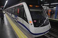 Madrid: široké metro CAF série 8400, 9.3.2016 Madrid