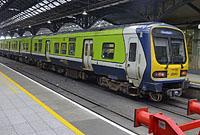 Dublin: Iarnród Éireann DMU triedy 29000 od CAF, 4.3.2017 Dublin