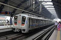 Dilli: Bombardier MOVIA, Karol Bagh, modrá linka, 24.2.2015 Dilli