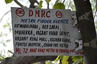Dilli: stanica Hauz Khaz (žltá linka), spojenie na inú stanicu tohto metra Chhatarpur, 12.3.2015 Dilli