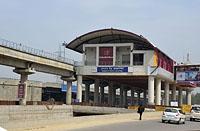 Dilli: Rapid MetroRail Gurgaon, stanica Cybercity, 13.3.2015 Dilli