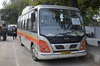 Dilli: Tata Starbus Ultra 25 CNG ako napájač metra, 12.3.2015 Dilli
