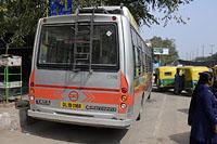 Dilli: Tata Starbus Ultra 25 CNG ako napájač metra, 12.3.2015 Dilli