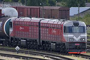 Daugaupils: LDZ Cargo, lokomotíva 2M62UM-0004 z roku 1987, modernizovaná v CZ LOKO v roku 2017, 10.7.2022 Daugaupils