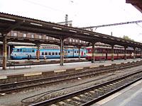 motorova suprava 451 a vozne 050 na stanici v Olomouci, 11.9.2005 451 a 050 v Olomouci