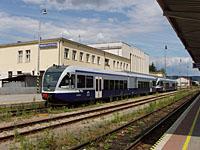 suprava jednotiek 840 na stanici v Banskej Bystrici, do Zvolena pokracuje kvoli vyluke nahradna doprava, 4.7.2005 Banska Bystrica