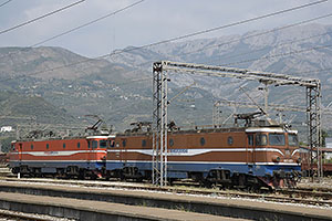 Bar: lokomotíva Electroputere 461-031 z roku 1973, MonteCargo, 18.8.2021 Cierna Hora