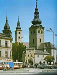 Namestie SNP a hrad, vlavo sa skryvaju dve RTO, foto Melicher, Banska Bystrica, Osveta Martin 1974