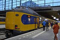 Haag: Intercity Materieel (ICMm) od výrobcu Talbot, zvaný Koploper série 4000, 2.4.2017 vlaky v Holandsku