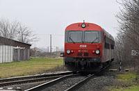Kvetoslavov: rakúska súprava ZSSK s 2016.002 na čele a riadiacim vozňom na konci, 19.12.2020 Kvetoslavov