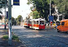 Praha: zvlastna linka historickej elektricky 91, suprava tazny vozen e.c. 2110 a vlecny voz e.c. 1530 na Badeniho ul., 7.8.2004 MHD Praha