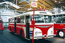 Praha: historicky trolejbus Skoda 8Tr (posledny typ v Prahe) e.c. 494 z roku 1960 v Muzeu prazskej dopravy, 8.8.2004 MHD Praha
