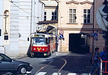Praha: T3 e.c. 8226 (?) vchadza na Malostranske nam, 7.8.2004 MHD Praha