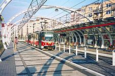 Praha: suprava T6 e.c. 8747 na novej trati na sidlisko Barandov, 5.8.2004 MHD Praha