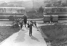 vlavo SM11, vpravo SD11 na otocke pri parciku na Zapotockeho koncom roku 1982