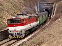 754 na cele vlaku pred Bystrickym tunelom, 29.4.2010 754