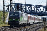 Bratislava: Vectron 193.222 LokoTrain na čele IC, 18.6.2017 Bratislava