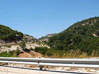Albánsko: cesta SH8 Sarandë - Vlorë, 23.8.2012 Albansko