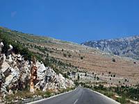 Albánsko: cesta SH8 Sarandë - Vlorë, 23.8.2012 Albansko