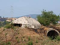 Albánsko: jeden z bunkrov, 24.8.2012 Albansko