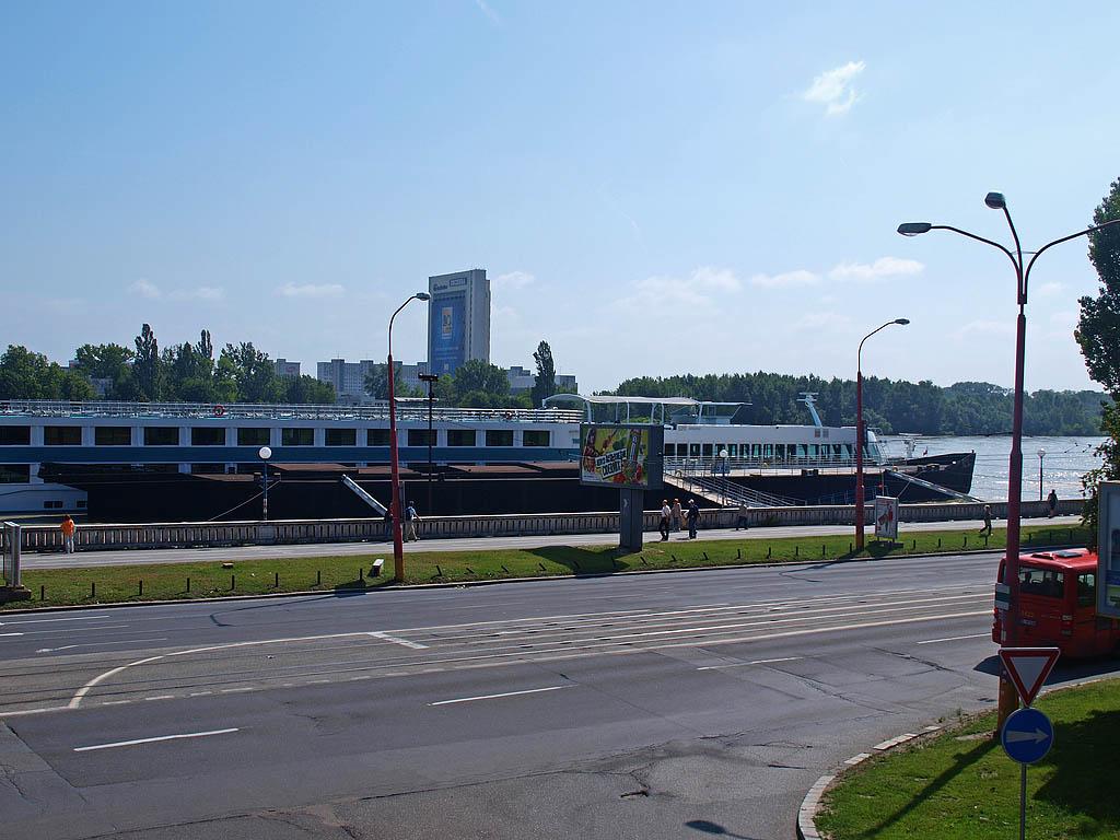 Bratislava: vysoký Dunaj, 7.6.2013 Bratislava