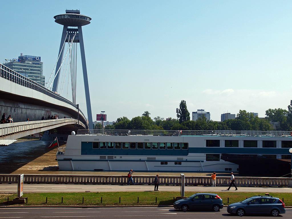 Bratislava: vysoký Dunaj, 7.6.2013 Bratislava