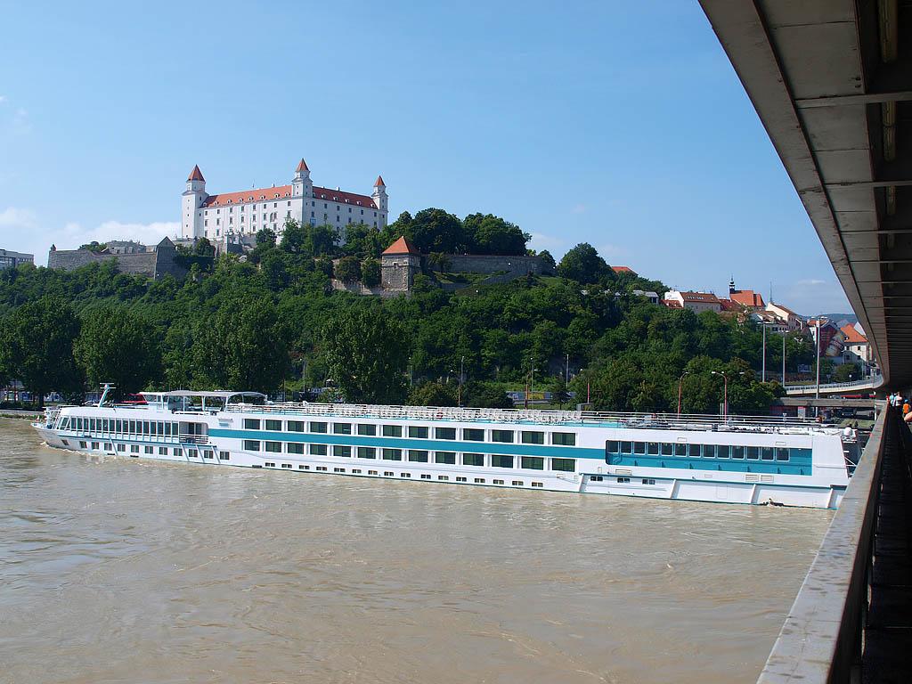 Bratislava: vysoký Dunaj, 7.6.2013 Bratislava