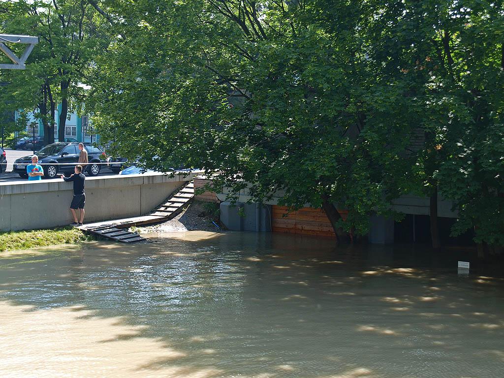 Bratislava: vysoký Dunaj, 7.6.2013 Bratislava