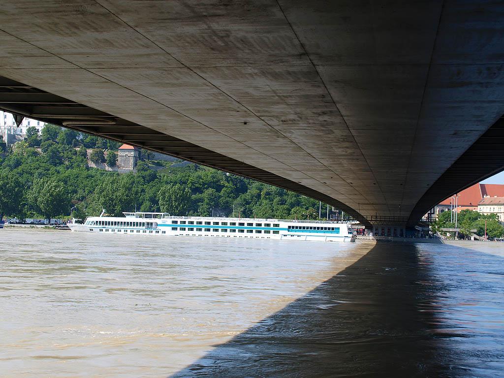 Bratislava: vysoký Dunaj, 7.6.2013 Bratislava