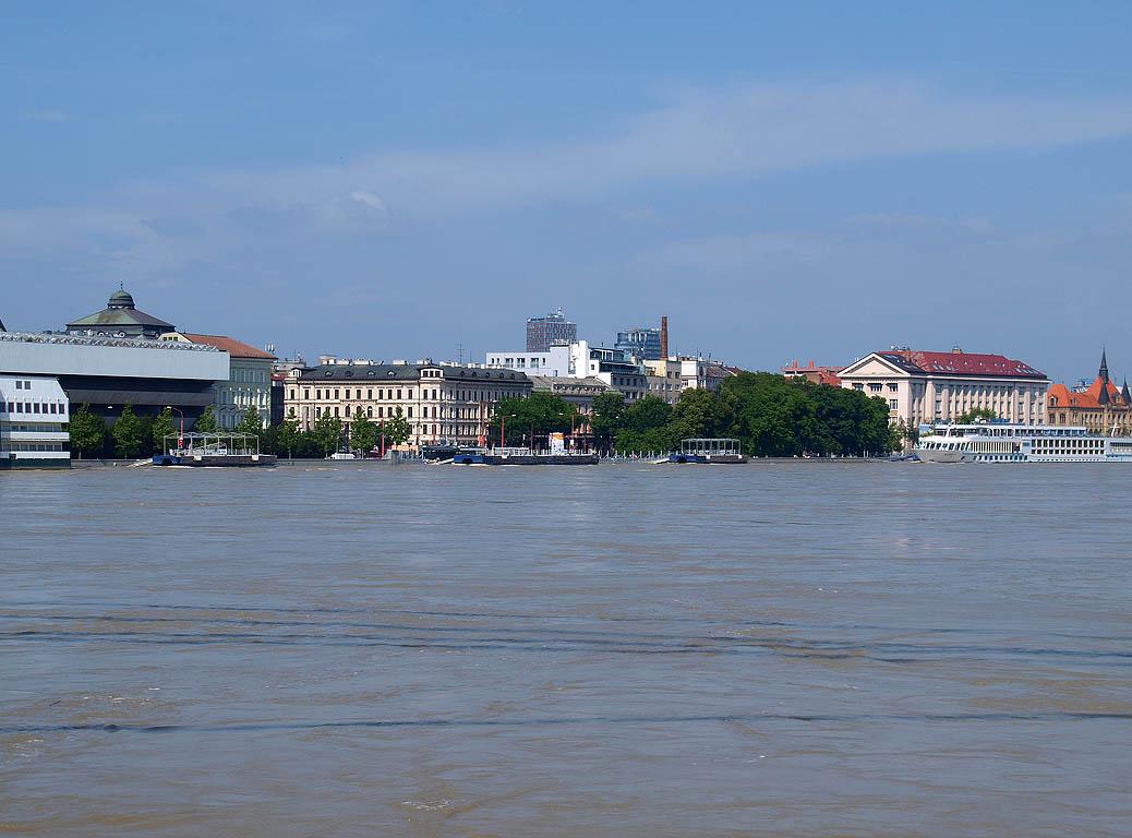 Bratislava: vysoký Dunaj, 7.6.2013 Bratislava