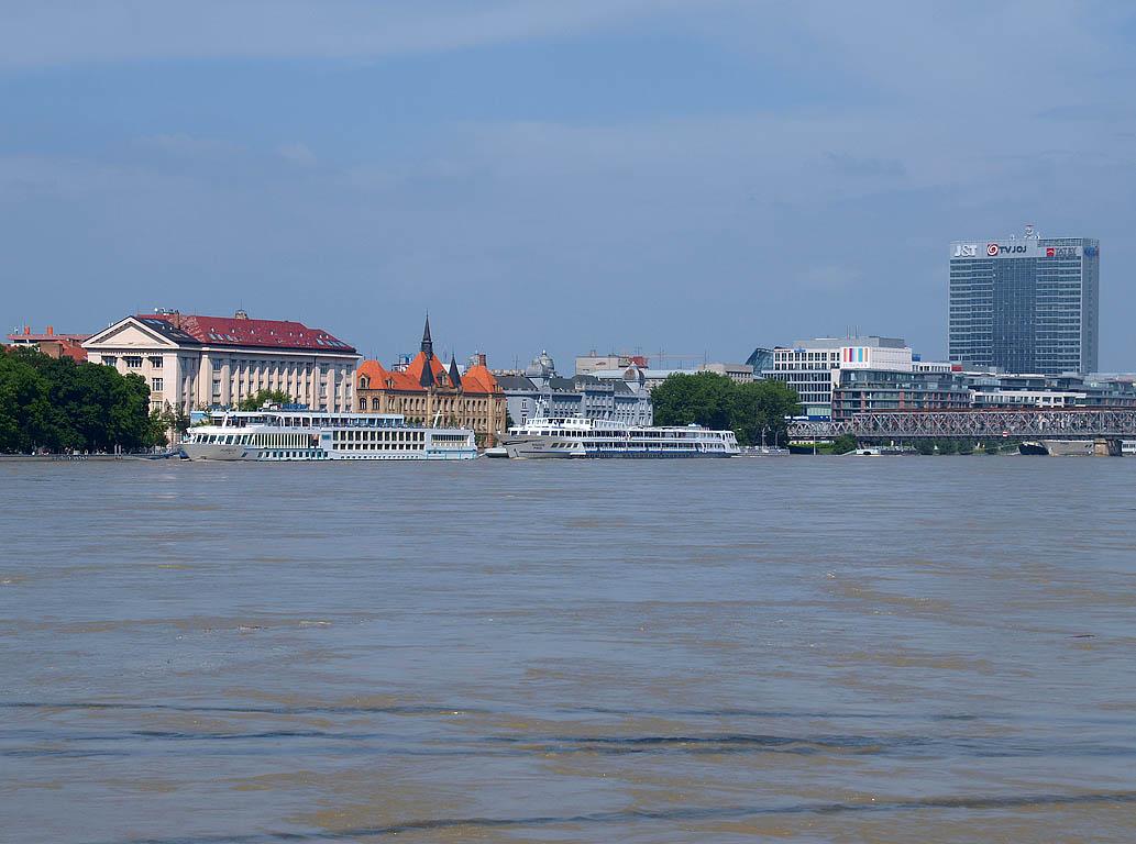 Bratislava: vysoký Dunaj, 7.6.2013 Bratislava