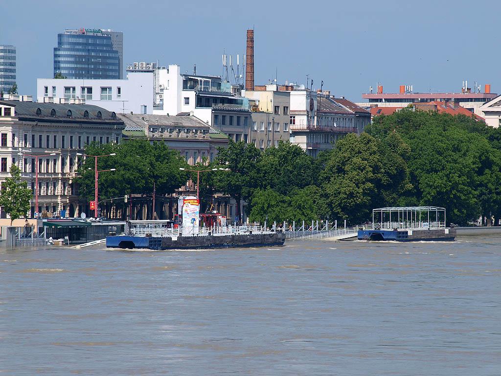Bratislava: vysoký Dunaj, 7.6.2013 Bratislava