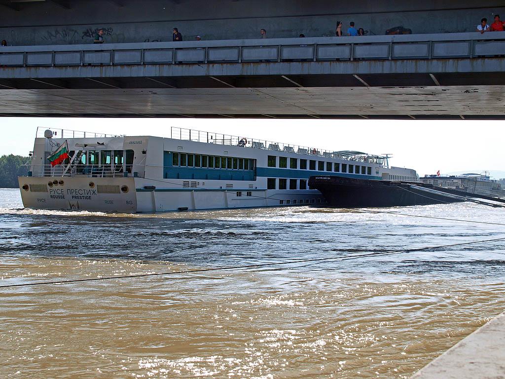 Bratislava: vysoký Dunaj, 7.6.2013 Bratislava