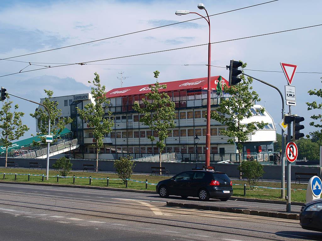 Bratislava: vysoký Dunaj, 7.6.2013 Bratislava