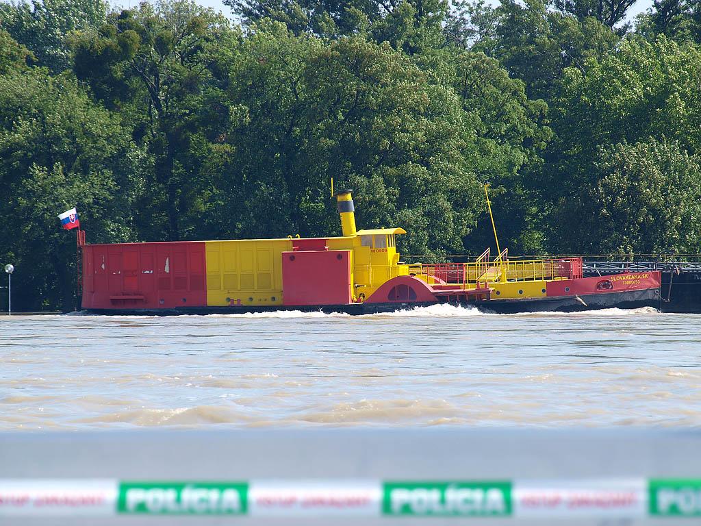 Bratislava: vysoký Dunaj, 7.6.2013 Bratislava