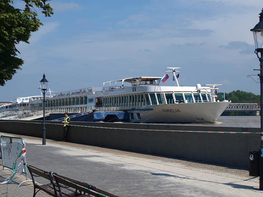 Bratislava: vysoký Dunaj, 7.6.2013 Bratislava