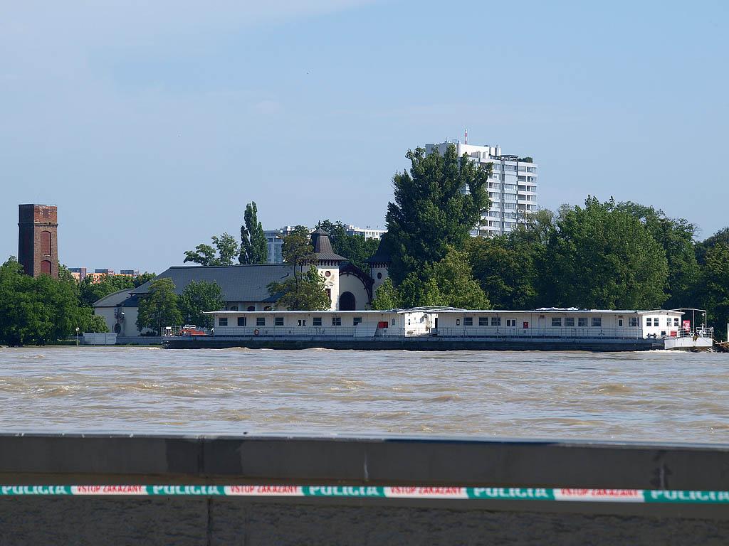 Bratislava: vysoký Dunaj, 7.6.2013 Bratislava